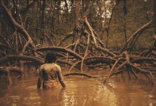 Joven en el manglar - Fotograma de "María de los esteros" de Cinespina