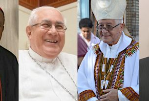 los obispos Uriah Ashley, Luis Piedrahita, Héctor Epalza y Pierre Paulo sonrién para su obiturio