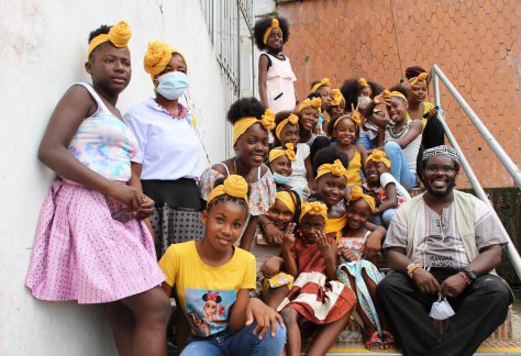 Padre Venanzio con niños en Istmina