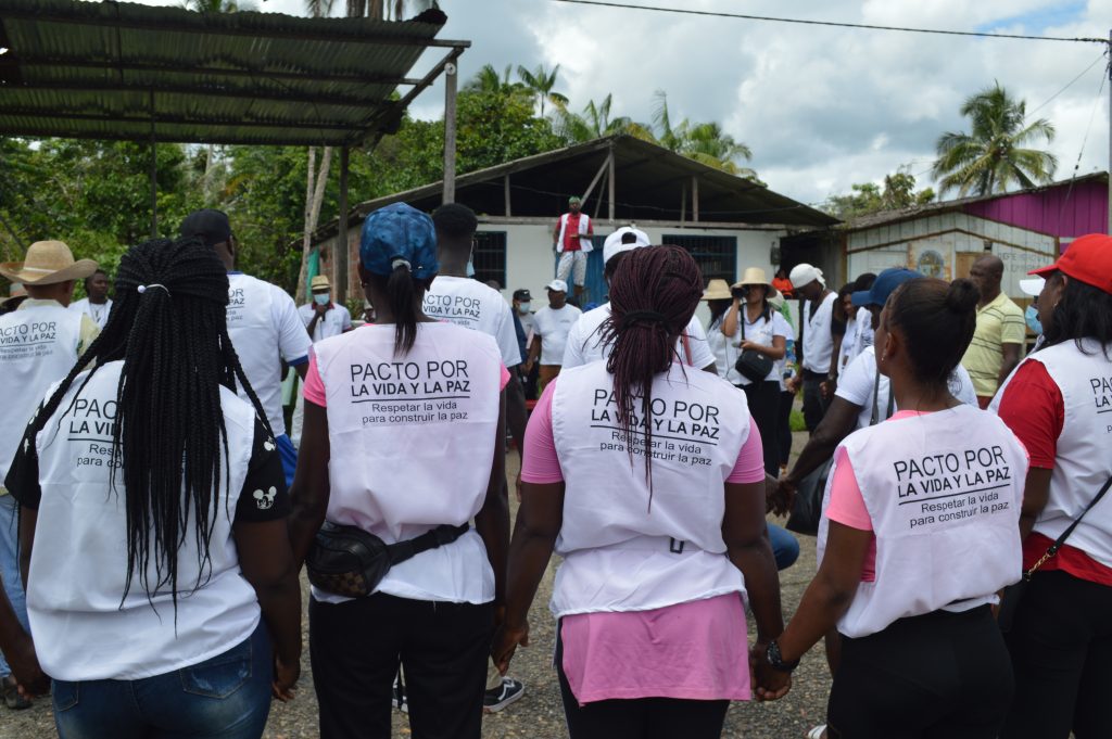 Mujeres de la Caravana en una de las reuniones en las comunidades visitadas